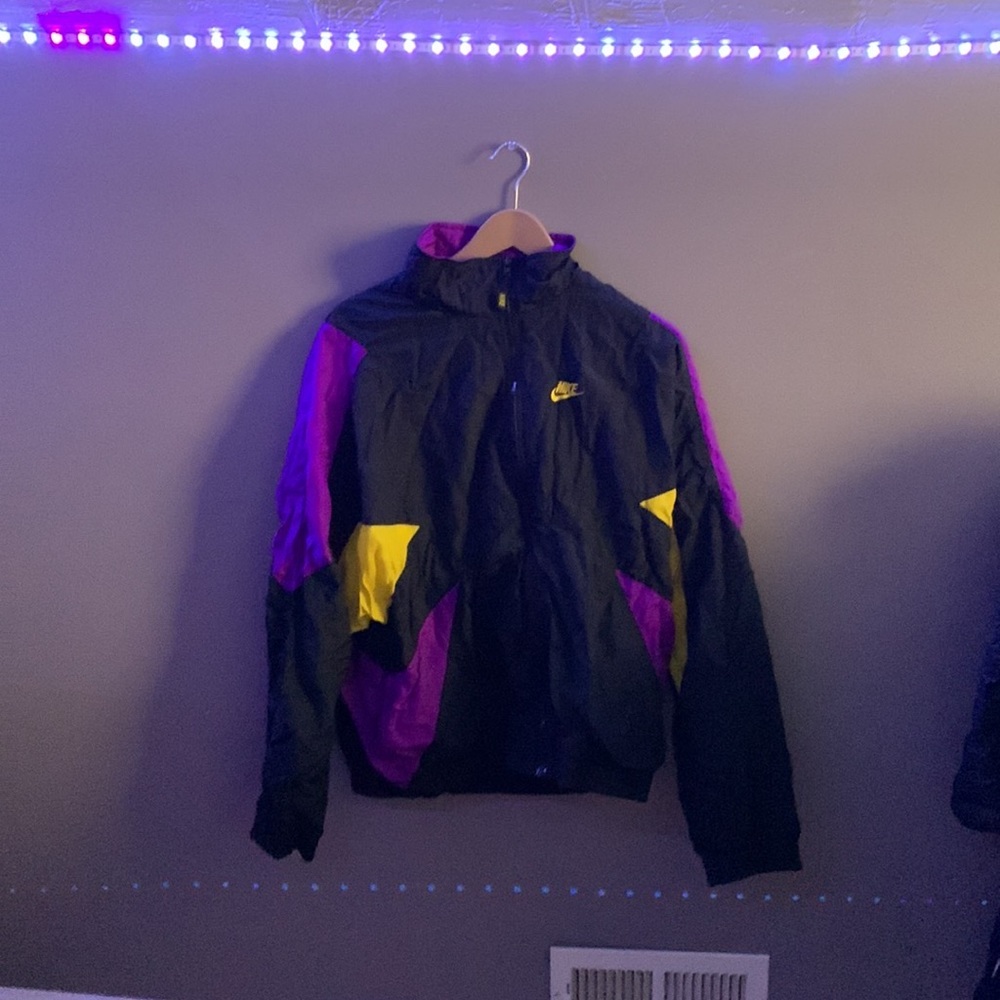 Nike windbreaker purple size Large for men